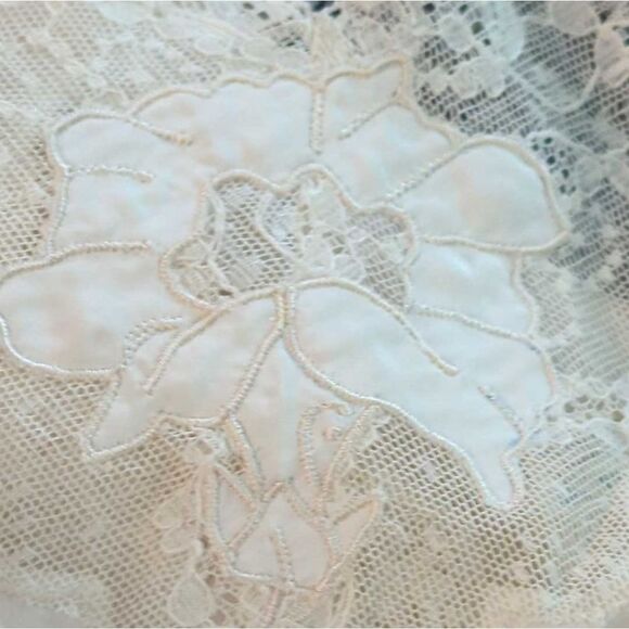 vintage women's 60s white nylon gown slip with lace details - Picture 7 of 11